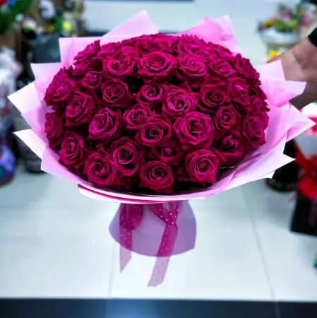Букет из 51 малиновой розы 